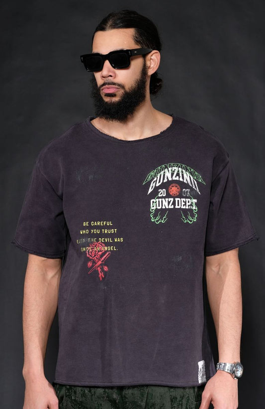 GUNZINII / WASHED BLACK GUN IN HAND TEE